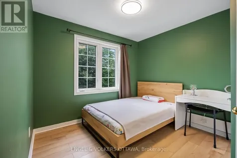18 Cambray Lane Ottawa ON K2K 3C3