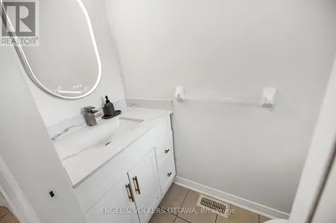 18 Cambray Lane Ottawa ON K2K 3C3