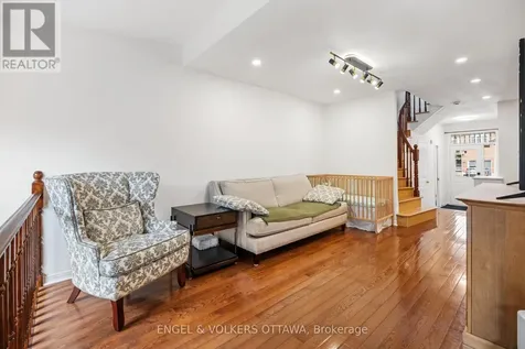 18 Cambray Lane Ottawa ON K2K 3C3