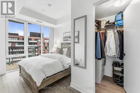 220 Missinnihe Way Mississauga (port Credit) ON L5H 0A9