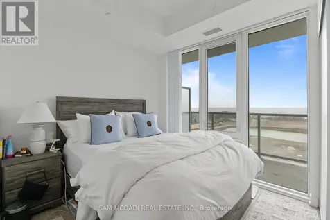 220 Missinnihe Way Mississauga (port Credit) ON L5H 0A9