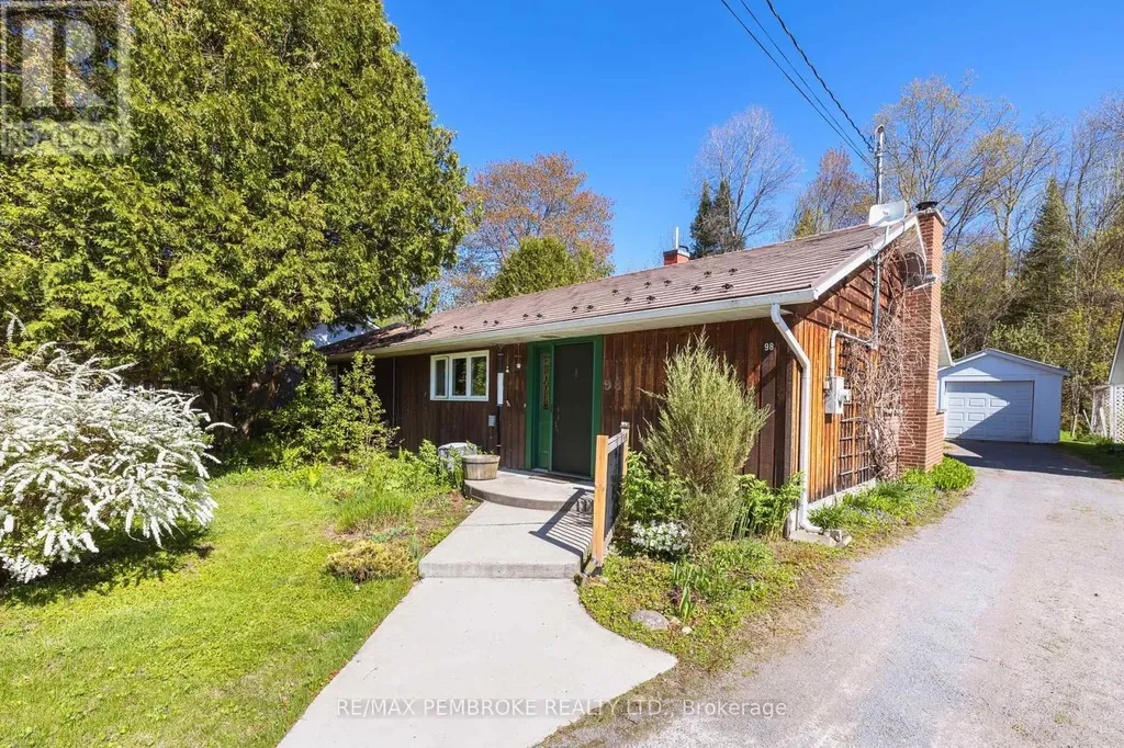 98 Glendale Avenue Deep River ON K0J 1P0