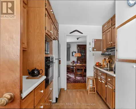 98 Glendale Avenue Deep River ON K0J 1P0