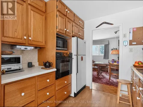 98 Glendale Avenue Deep River ON K0J 1P0