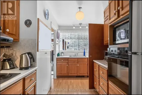 98 Glendale Avenue Deep River ON K0J 1P0