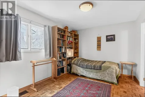 98 Glendale Avenue Deep River ON K0J 1P0