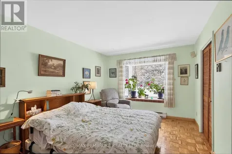 98 Glendale Avenue Deep River ON K0J 1P0