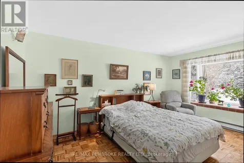 98 Glendale Avenue Deep River ON K0J 1P0