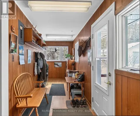 98 Glendale Avenue Deep River ON K0J 1P0