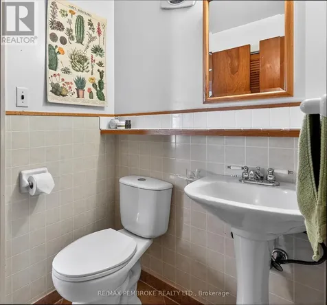 98 Glendale Avenue Deep River ON K0J 1P0