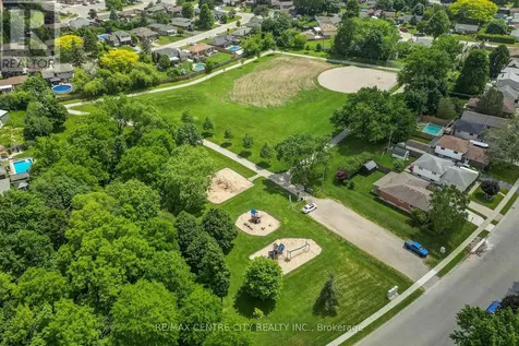 9 Northwood Place St. Thomas ON N5P 3X3