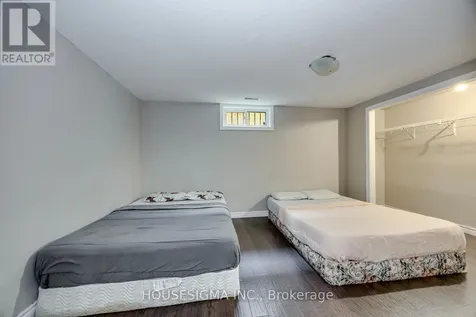 115 Scenic Wood Crescent Kitchener ON N2A 3N2
