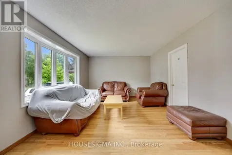 115 Scenic Wood Crescent Kitchener ON N2A 3N2