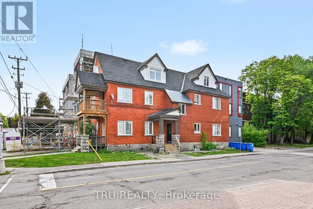 351 Friel Street Ottawa ON K1N 7W7