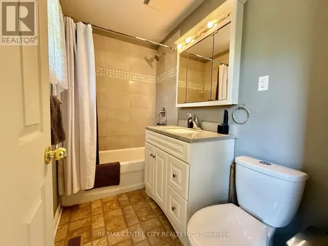 18 Montgomery Road St. Thomas ON N5R 1S5