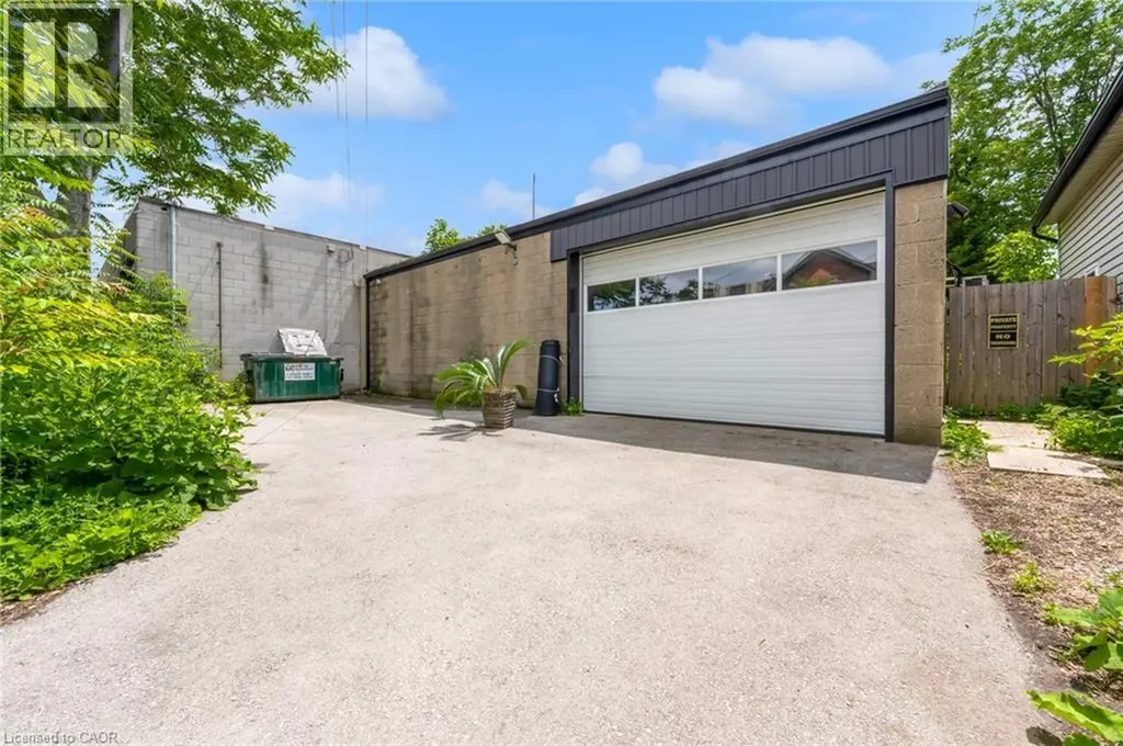 16 Myrtle Avenue Hamilton ON L8M 2E9