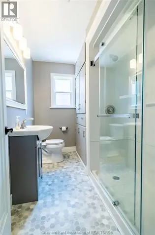 82 Mcfadden Avenue Chatham ON N7M 1Y6