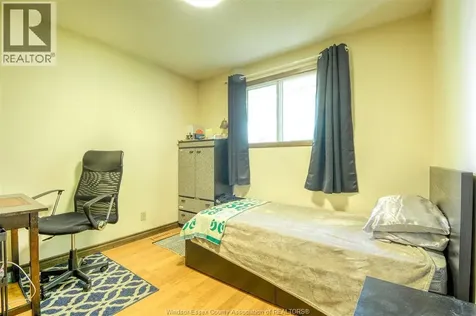 1651 Courtland Windsor ON N8T 3K5