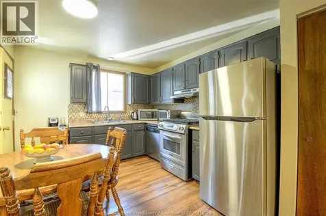 1651 Courtland Windsor ON N8T 3K5