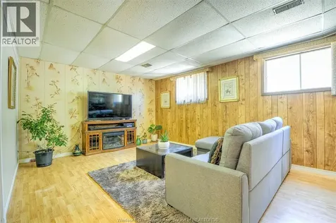 1651 Courtland Windsor ON N8T 3K5