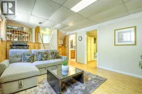 1651 Courtland Windsor ON N8T 3K5