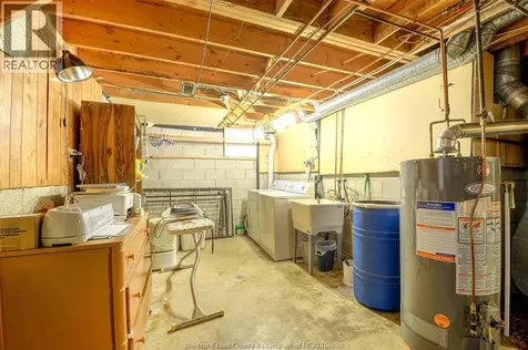 1651 Courtland Windsor ON N8T 3K5
