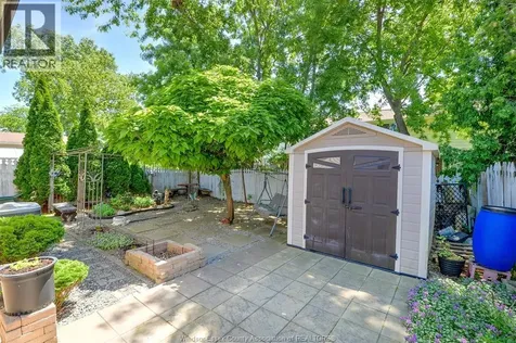 1651 Courtland Windsor ON N8T 3K5