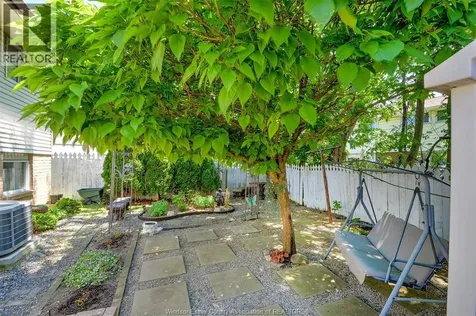 1651 Courtland Windsor ON N8T 3K5