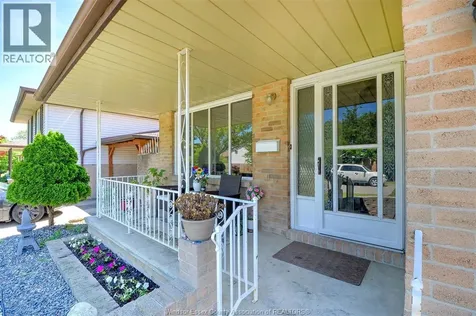 1651 Courtland Windsor ON N8T 3K5