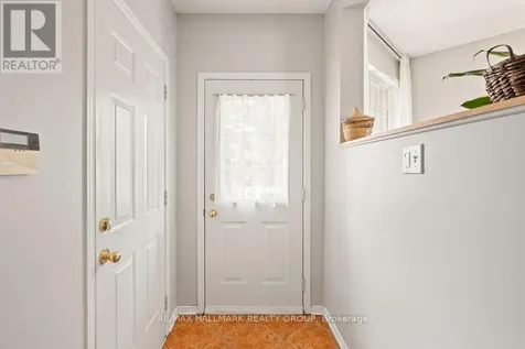 113 Carwood Circle Ottawa ON K1K 4V5