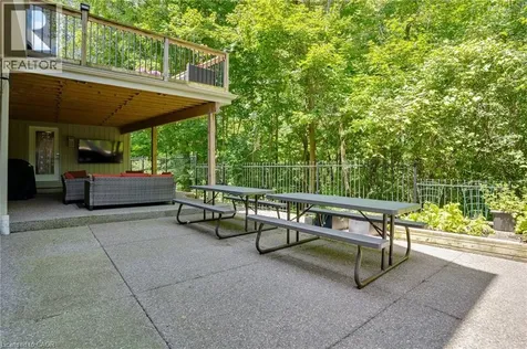 258 Edgewater Crescent Kitchener ON N2A 4M2