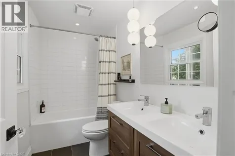 115 Roslin Avenue South Waterloo ON N2L 2H3