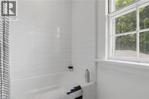 115 Roslin Avenue South Waterloo ON N2L 2H3