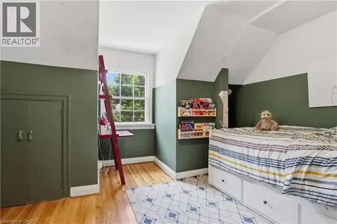 115 Roslin Avenue South Waterloo ON N2L 2H3