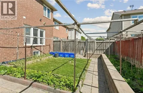 10 Klemscott Road Brampton ON L7A 0P5