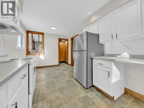 485 Mcewan Avenue Windsor ON N9B 2E7