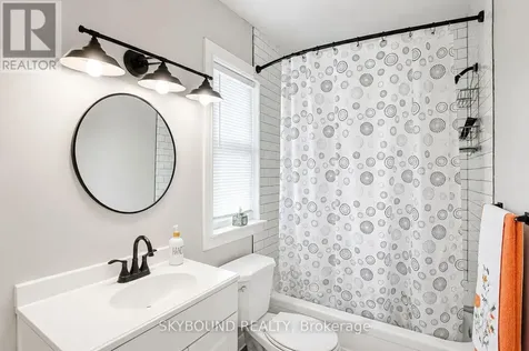 1723 Langlois Avenue Windsor ON N8X 4M4