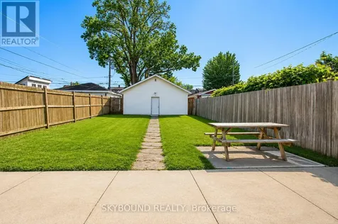 1723 Langlois Avenue Windsor ON N8X 4M4