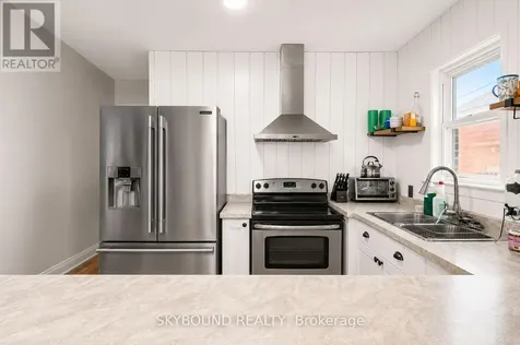 1723 Langlois Avenue Windsor ON N8X 4M4