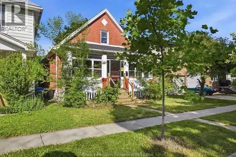 977 Gladstone Windsor ON N9A 2R5