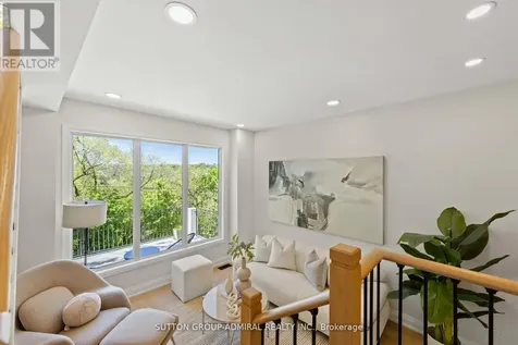 35 Beechwood Drive Toronto (broadview North) ON M4K 3H7
