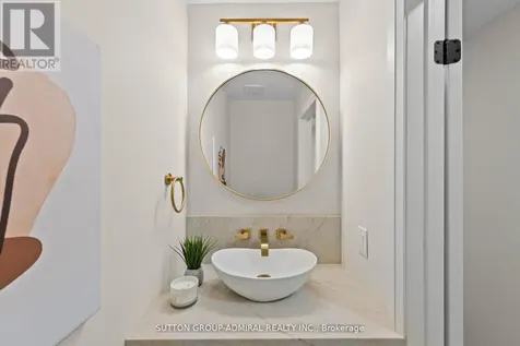 35 Beechwood Drive Toronto (broadview North) ON M4K 3H7