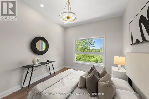 35 Beechwood Drive Toronto (broadview North) ON M4K 3H7
