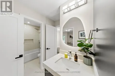 35 Beechwood Drive Toronto (broadview North) ON M4K 3H7