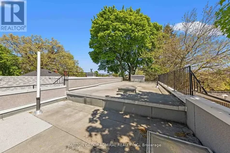 35 Beechwood Drive Toronto (broadview North) ON M4K 3H7