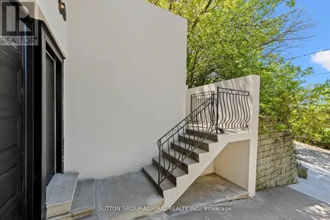 35 Beechwood Drive Toronto (broadview North) ON M4K 3H7