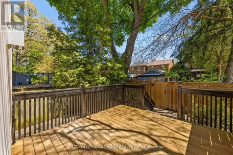 35 Beechwood Drive Toronto (broadview North) ON M4K 3H7