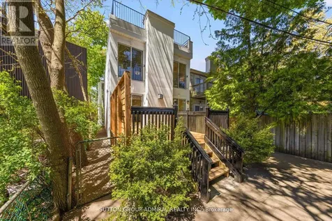 35 Beechwood Drive Toronto (broadview North) ON M4K 3H7
