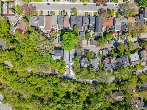 35 Beechwood Drive Toronto (broadview North) ON M4K 3H7