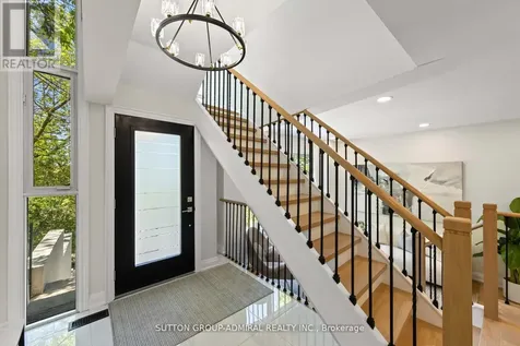 35 Beechwood Drive Toronto (broadview North) ON M4K 3H7